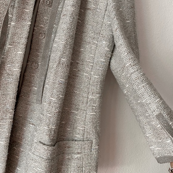 SOLD❗️Chanel runway fall silver gray tweed blazer jacket - Picture 9 of 14